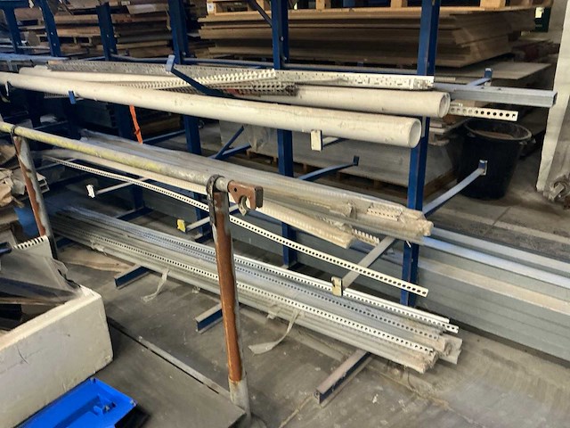 Draagarmstelling met inhoud (7x) - afbeelding 5 van  10