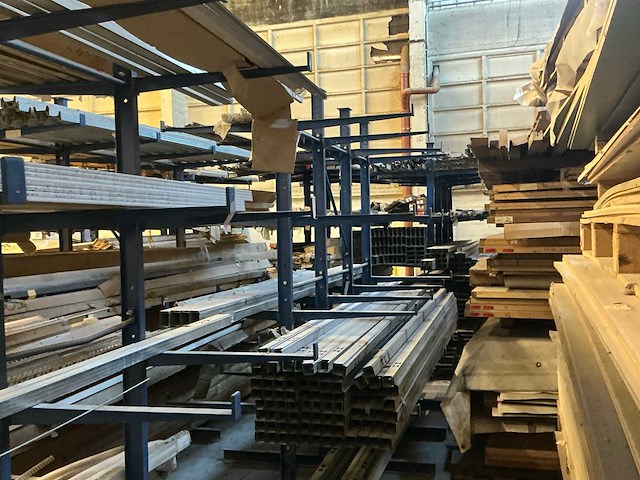 Draagarmstelling met inhoud (7x) - afbeelding 6 van  10