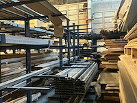 Draagarmstelling met inhoud (7x) - afbeelding 6 van  10