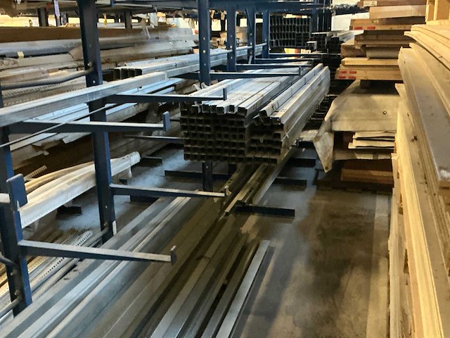 Draagarmstelling met inhoud (7x) - afbeelding 7 van  10