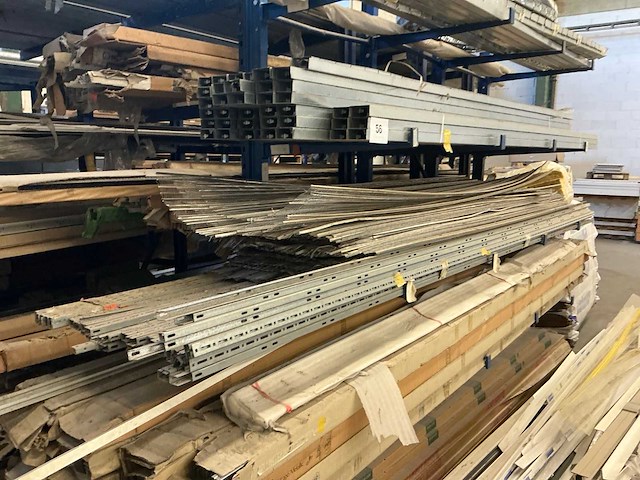 Draagarmstelling met inhoud (7x) - afbeelding 8 van  10