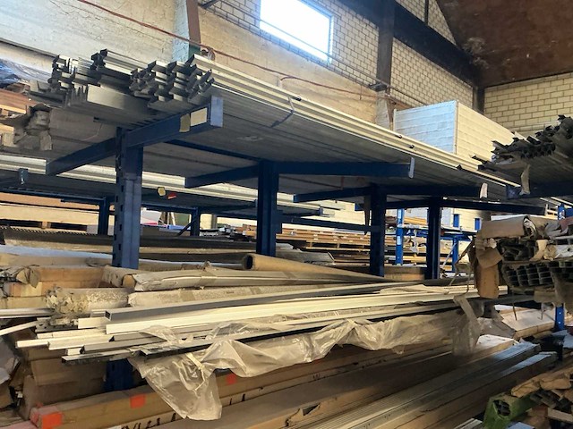 Draagarmstelling met inhoud (7x) - afbeelding 10 van  10