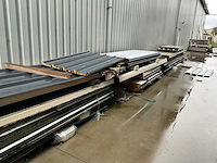 Draagarmstelling met inhoud grote partij isolatiepanelen - afbeelding 3 van  8