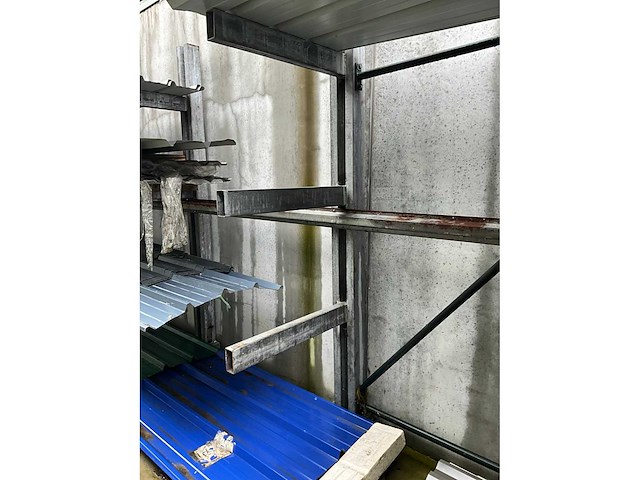 Draagarmstelling met inhoud grote partij isolatiepanelen - afbeelding 5 van  8