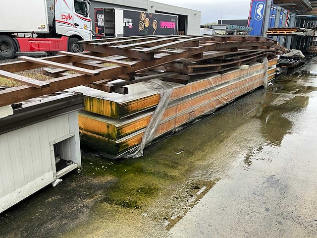 Draagarmstelling met inhoud grote partij isolatiepanelen - afbeelding 8 van  8