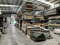 Draagarmstelling met inhoud grote partij isolatiepanelen - afbeelding 1 van  11