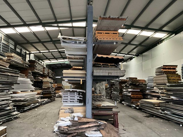 Draagarmstelling met inhoud grote partij isolatiepanelen - afbeelding 10 van  11