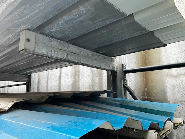 Draagarmstelling met inhoud grote partij isolatiepanelen - afbeelding 4 van  8
