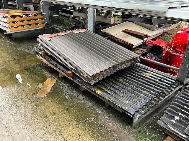 Draagarmstelling met inhoud grote partij isolatiepanelen - afbeelding 3 van  9