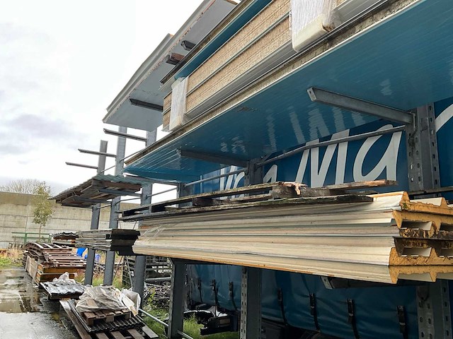 Draagarmstelling met inhoud grote partij isolatiepanelen - afbeelding 6 van  9