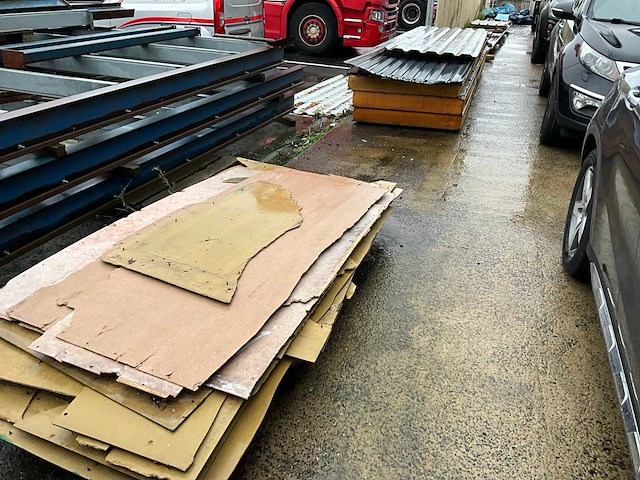 Draagarmstelling met inhoud grote partij isolatiepanelen - afbeelding 8 van  9