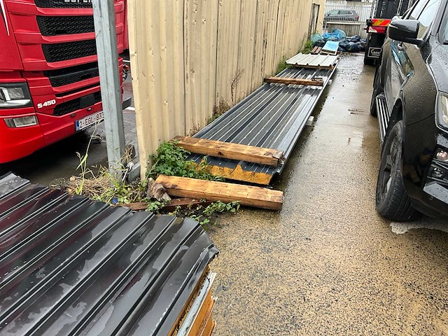 Draagarmstelling met inhoud grote partij isolatiepanelen - afbeelding 9 van  9