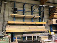 Draagarmstelling met inhoud houtvoorraad - afbeelding 1 van  4