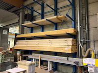 Draagarmstelling met inhoud houtvoorraad - afbeelding 2 van  4