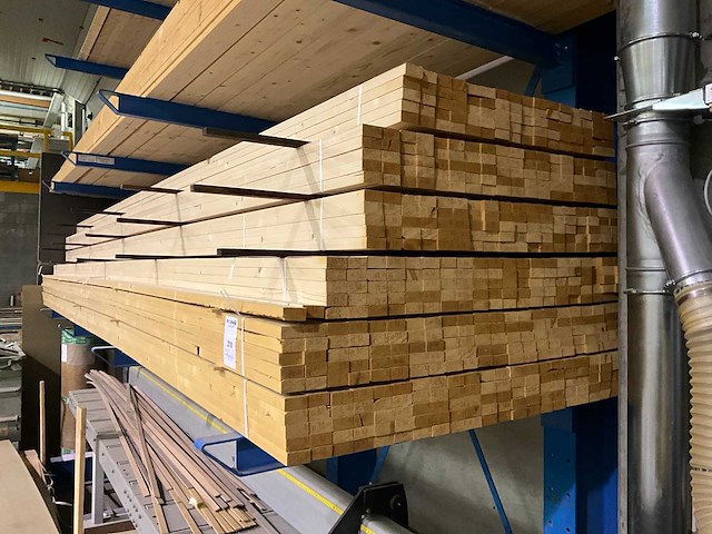 Draagarmstelling met inhoud houtvoorraad - afbeelding 3 van  4