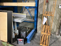 Draagarmstelling met inhoud houtvoorraad - afbeelding 2 van  4