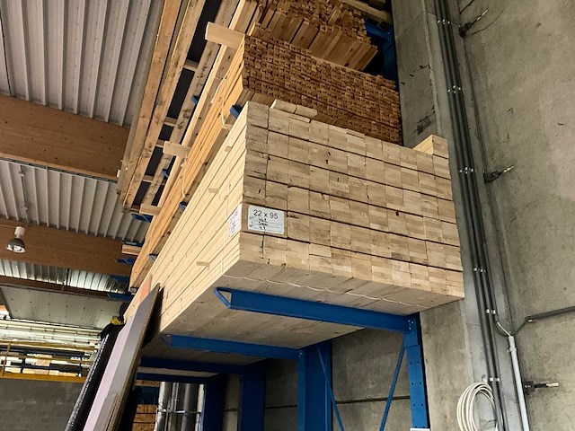 Draagarmstelling met inhoud houtvoorraad - afbeelding 3 van  4