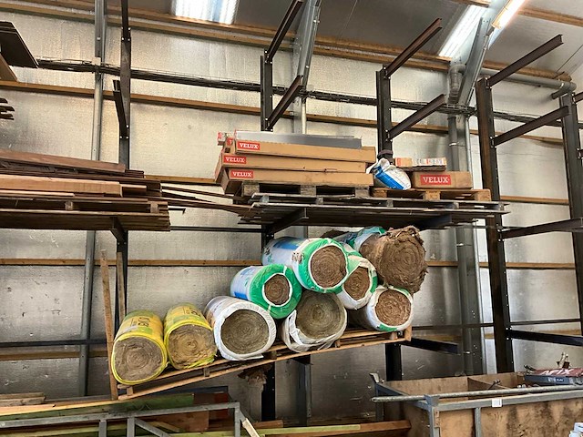 Draagarmstelling met inhoud - afbeelding 3 van  4