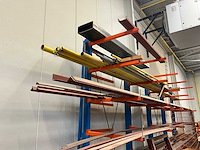 Draagarmstelling met inhoud - afbeelding 4 van  9