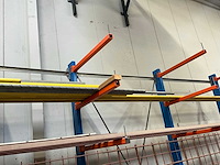 Draagarmstelling met inhoud - afbeelding 6 van  9