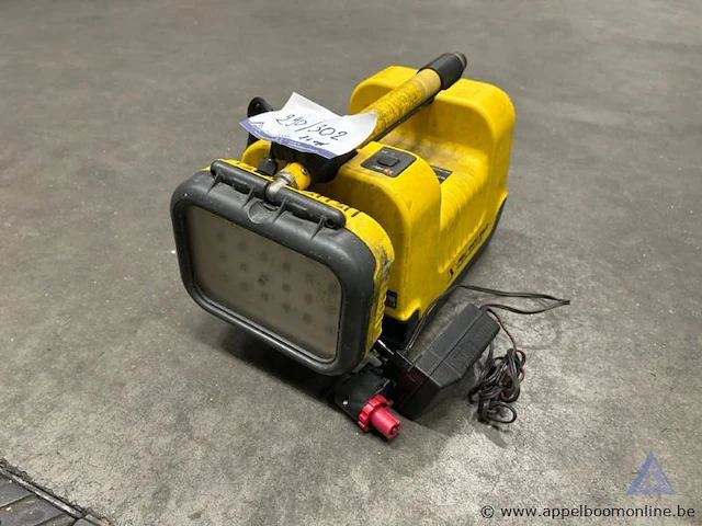 Draagbaar verlichtingssysteem, inclusief lader, peli 9430 rals. werking niet gekend. - afbeelding 1 van  4