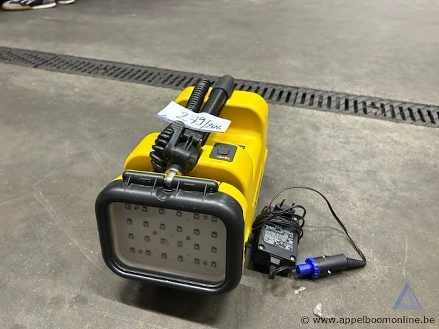 Draagbaar verlichtingssysteem peli 9430 rals, inclusief lader. werking niet gekend. - afbeelding 1 van  4