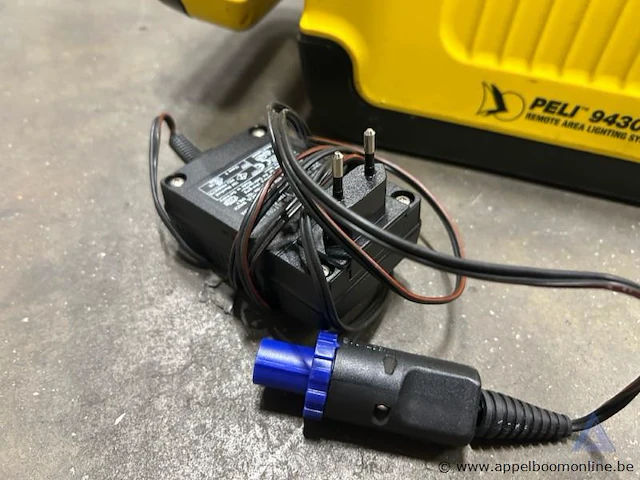 Draagbaar verlichtingssysteem peli 9430 rals, inclusief lader. werking niet gekend. - afbeelding 4 van  4