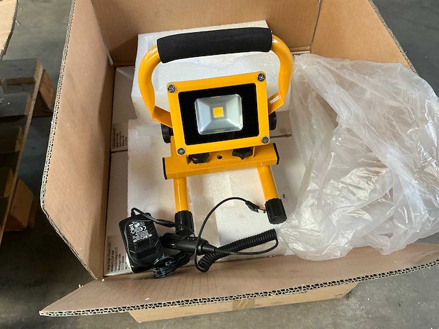 Draagbare accu ledlamp (4x) - afbeelding 1 van  3