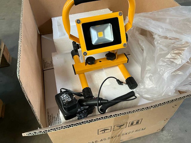 Draagbare accu ledlamp (4x) - afbeelding 2 van  3