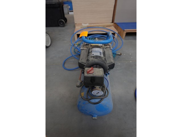 Draagbare compressor airpress - afbeelding 3 van  6