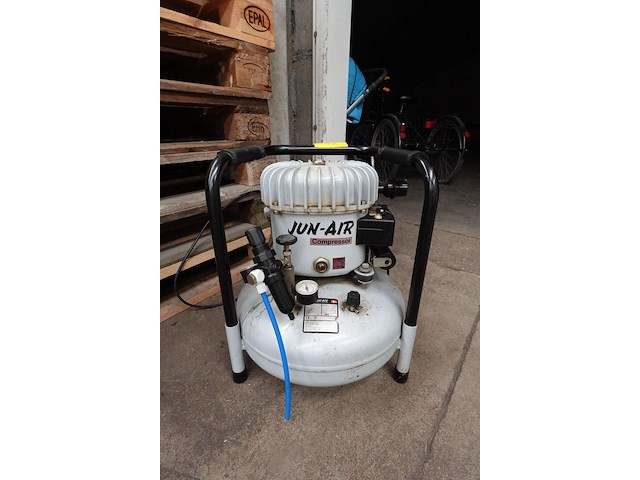 Draagbare compressor jun-air - afbeelding 1 van  2