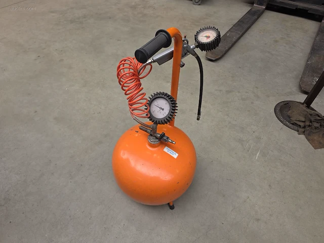 Draagbare compressor nn - afbeelding 1 van  3