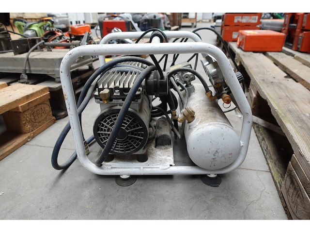 Draagbare compressor senco - afbeelding 4 van  6