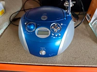 Draagbare dvd speler philips met draagtas, 2 rookmelders elro, draagbare radio/cd speler grundig, vintage bureellamp zwart verchroomd, zwarte all-in-one inkjetprinter canon pixma mg5750 - afbeelding 5 van  7