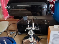 Draagbare dvd speler philips met draagtas, 2 rookmelders elro, draagbare radio/cd speler grundig, vintage bureellamp zwart verchroomd, zwarte all-in-one inkjetprinter canon pixma mg5750 - afbeelding 6 van  7
