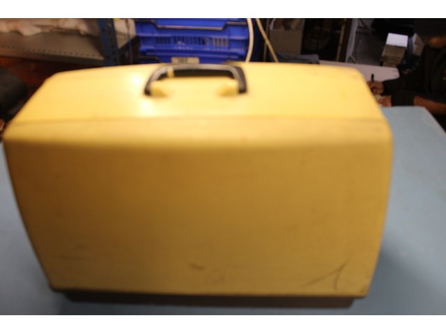 Draagbare naaimachine - afbeelding 2 van  2