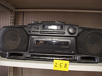 Draagbare radio en casettespeler - afbeelding 1 van  1
