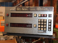 Draaibank, cmt ursus-225, serienummer cmt 8329, met sony magnescale lm10 digitale uitlezing, werking niet gekend - afbeelding 2 van  6