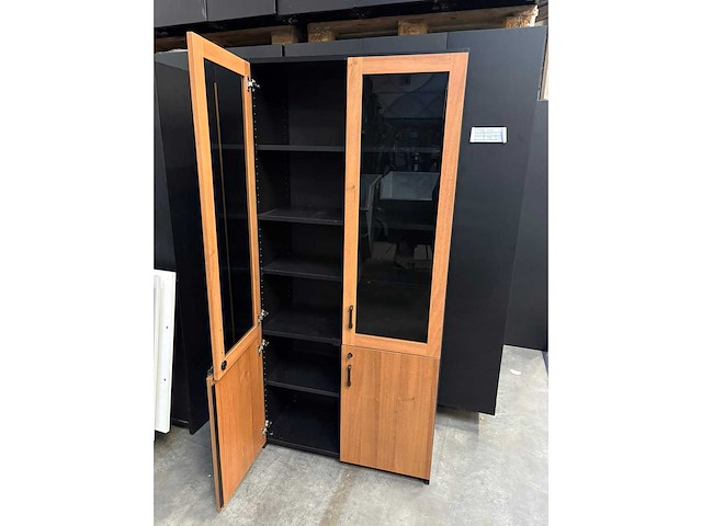 Draaideurkast / display kast - filing cabinet (2x) - afbeelding 2 van  3