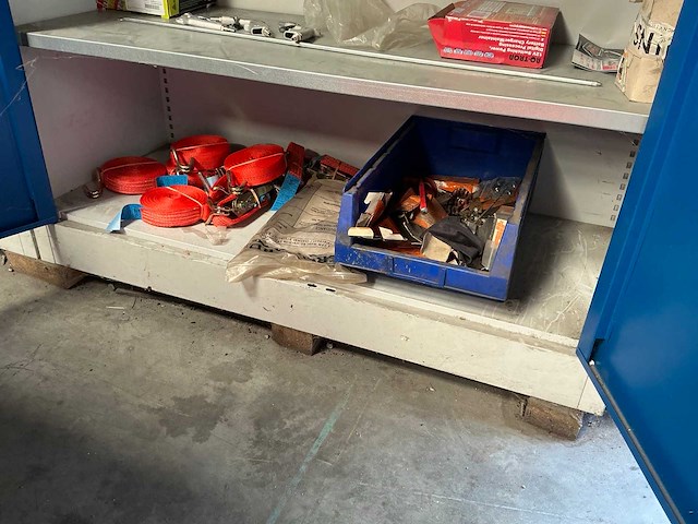 Draaideurkast met inhoud - afbeelding 4 van  13