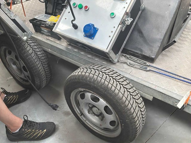 Draaimolen op aanhangwagen - afbeelding 12 van  12