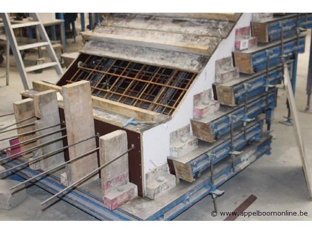 Draaitrappenmal construx combicaster, best. uit 16 treden afm 1000x1800, 1 basistafel 1500x1800 en 16 schoren - afbeelding 2 van  5