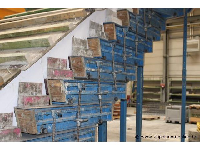 Draaitrappenmal construx combicaster, best. uit 16 treden afm 1000x1800, 1 basistafel 1500x1800 en 16 schoren - afbeelding 3 van  5