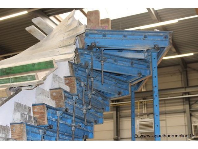Draaitrappenmal construx combicaster, best. uit 16 treden afm 1000x1800, 1 basistafel 1500x1800 en 16 schoren - afbeelding 4 van  5