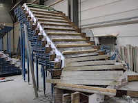 Draaitrappenmal construx combicaster, best. uit 17 treden afm 1000x1800, 1 basistafel 1500x1800 en 20 schoren - afbeelding 1 van  4