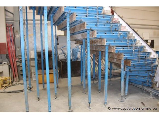 Draaitrappenmal construx combicaster, best. uit 17 treden afm 1000x1800, 1 basistafel 1500x1800 en 20 schoren - afbeelding 4 van  4