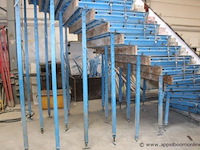 Draaitrappenmal construx combicaster, best. uit 17 treden afm 1000x1800, 1 basistafel 1500x1800 en 20 schoren - afbeelding 4 van  4