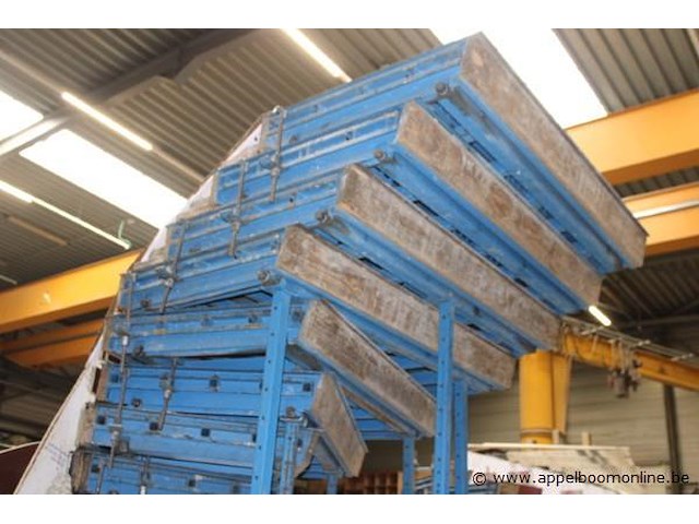 Draaitrappenmal construx combicaster, best. uit 18 treden afm 1000x1800, 1 basistafel 1500x1800 en 20 schoren - afbeelding 2 van  4