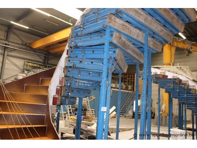 Draaitrappenmal construx combicaster, best. uit 18 treden afm 1000x1800, 1 basistafel 1500x1800 en 20 schoren - afbeelding 3 van  4