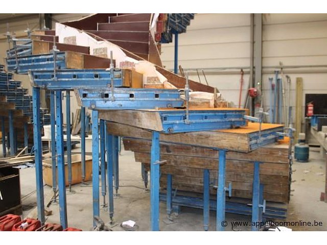Draaitrappenmal construx combicaster, best. uit 18 treden afm 1000x1800, 1 basistafel 1500x1800 en 20 schoren - afbeelding 4 van  4